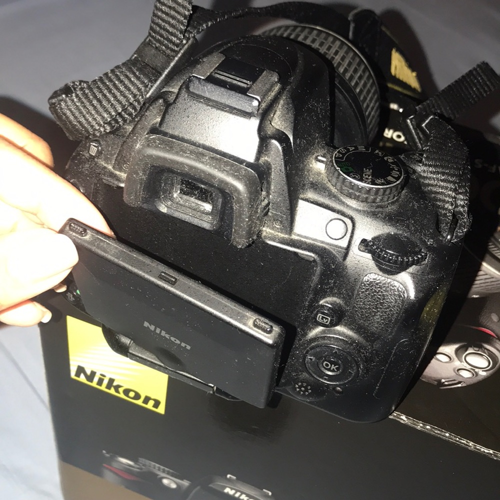 Used SLR Nikon camera - Picture 4 of 7